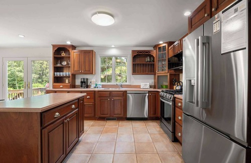 South Harwich House | Classic Cape, Walk to Red River Beach!