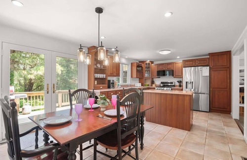 South Harwich House | Classic Cape, Walk to Red River Beach!