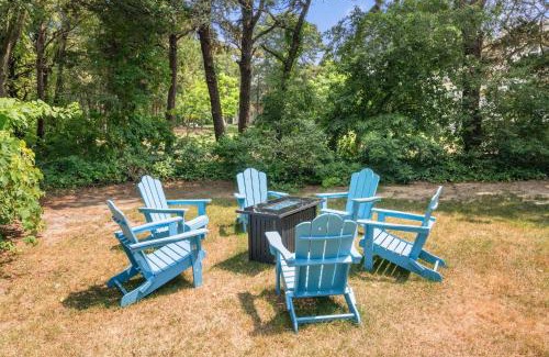 South Harwich House | Classic Cape Walk to Red River Beach