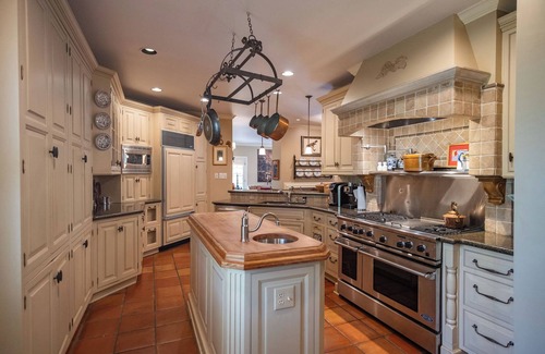 Messick Buntyn House | Classic Central Memphis Home with Pool