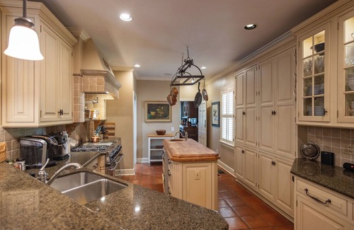 Messick Buntyn House | Classic Central Memphis Home with Pool