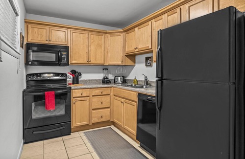 Athens Condo | Classic City Getaway - Walk to Sanford Stadium!