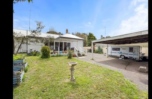 Nerrina House | Classic, cosy & close