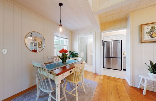 Napa Cottage | Classic cottage living with stunning, private outdoor space, grill & gazebo
