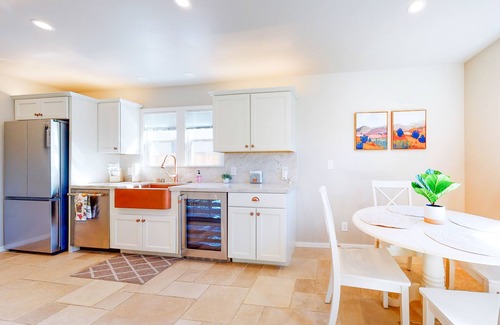 Napa Cottage | Classic cottage living with stunning, private outdoor space, grill & gazebo