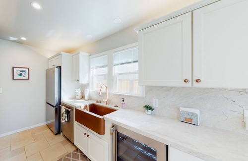 Napa Cottage | Classic cottage living with stunning, private outdoor space, grill & gazebo