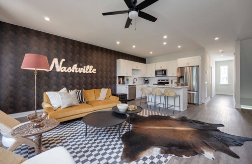 Whitebridge House | Classic Country - Mins to Broadway - Rooftop Deck – Sleeps 8