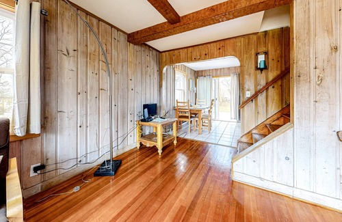 Springs House | Classic, Dog-Friendly Home w/ Free WiFi, Wood-Burning Fireplace, & a Gas Grill