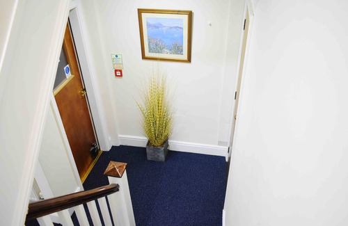 Marston Green Apartment | Classic Double Room at Royal Square Hotel Birmingham Airport and NEC