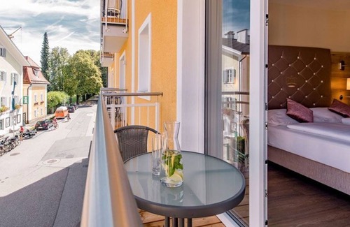 Mondsee House | Classic double room with balcony - Hotel Krone