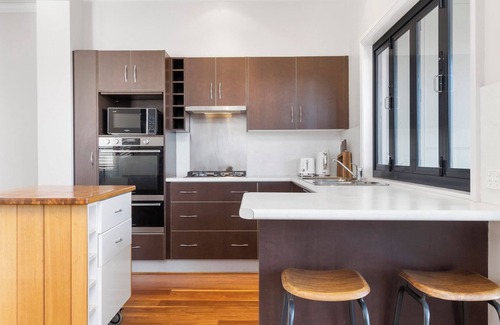 Newcastle House | Classic Elegance on The Hill