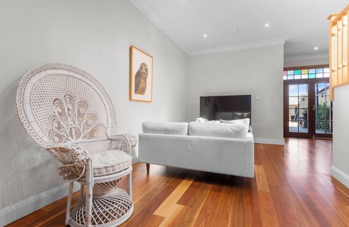 Newcastle House | Classic Elegance on The Hill