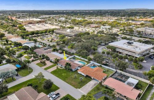Cypress Lakes House | Classic Florida 6 Bedroom Heated Pool 10 mins to the beach
