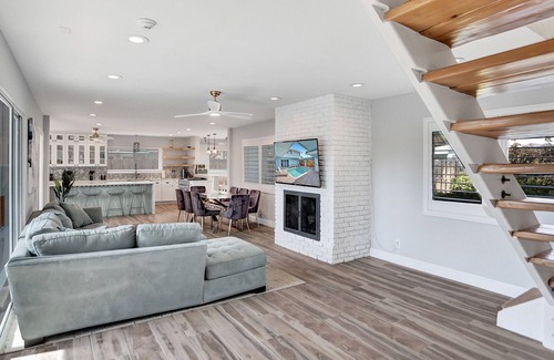 Cypress Lakes Villa | Classic Florida 6 Bedroom Heated Pool 10 mins to the beach Dog Friendly