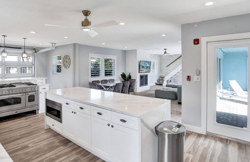 Cypress Lakes Villa | Classic Florida 6 Bedroom Heated Pool 10 mins to the beach Dog Friendly