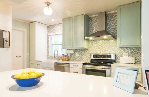 Coquina Key House | Classic Florida ranch, waterfront, heated pool & kayaks - no hurricane damage