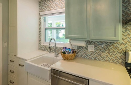 Coquina Key House | Classic Florida ranch, waterfront, heated pool & kayaks - no hurricane damage
