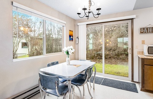 Coupeville House | Classic Home with Private Beach Access and High-Speed WiFi - Dogs Welcome