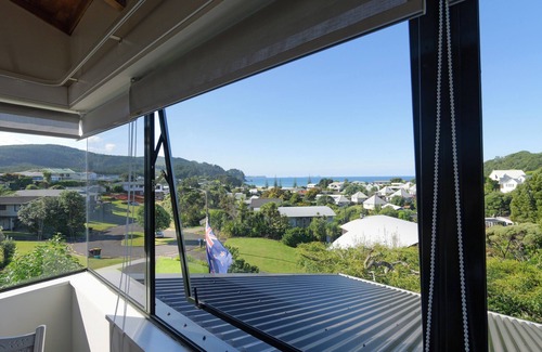 Onemana House | Classic Kiwi Beach Bach – 4 Bedrooms of Laid-Back Charm