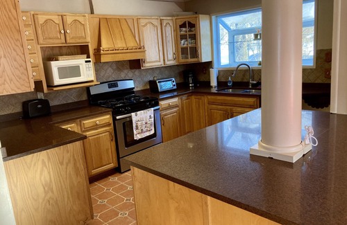 Solon Mills House | Classic Lakehouse! BOOK NOW! Perfect for the HOLIDAYS!