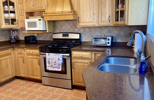 Solon Mills House | Classic Lakehouse! BOOK NOW! Perfect for the HOLIDAYS!