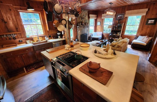 Lakemont House | Classic Lakehouse on a Lovely Mountain stream with Lake Rabun access & 4 Bedroom