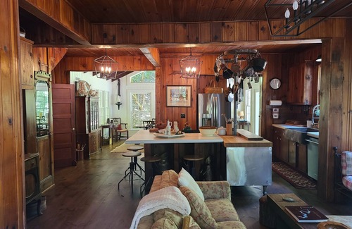 Lakemont House | Classic Lakehouse on a Lovely Mountain stream with Lake Rabun access & 4 Bedroom