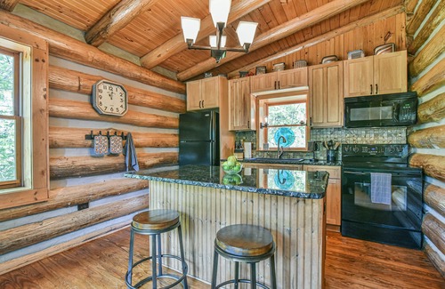 Weaverville Cabin | Classic Log Cabin 15 minutes to downtown Asheville-fire pit, pond, fireplace