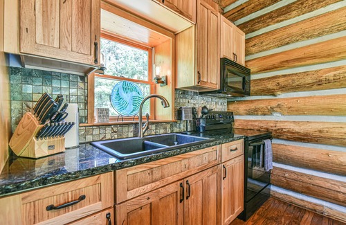 Weaverville Cabin | Classic Log Cabin 15 minutes to downtown Asheville-fire pit, pond, fireplace
