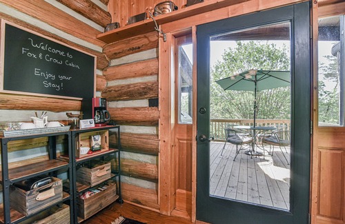 Weaverville Cabin | Classic Log Cabin 15 minutes to downtown Asheville-fire pit, pond, fireplace