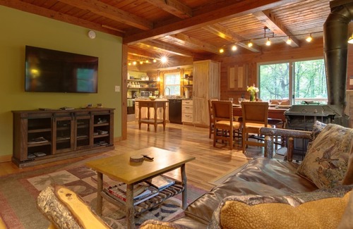 Weaverville Cabin | Classic log cabin 20 minutes to downtown Asheville/hot tub/fire pit/game room