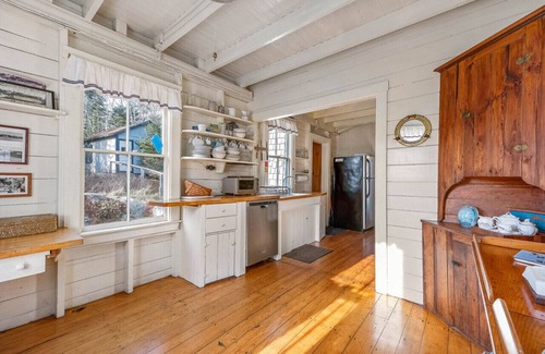 Boothbay Harbor Cottage | Classic Maine Cottage with Ocean Views and Beach