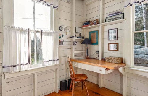Boothbay Harbor Cottage | Classic Maine Cottage with Ocean Views and Beach