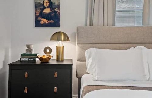Cleveland Apartment | Classic Meets Contemporary I Minutes to Cle Clinic