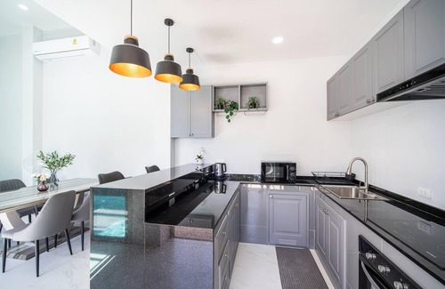 Ban Saiyuan Villa | Classic Modern Pool Villas Rawai 3BR