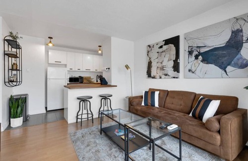 Milton Park Apartment | Classic Montreal Atelier