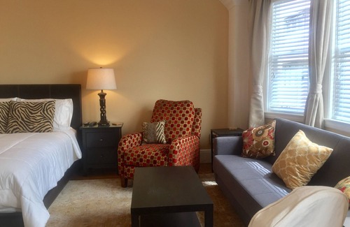 Chinatown Apartment | Classic Nob Hill 1920's Boutique Apt. With Charming Updates