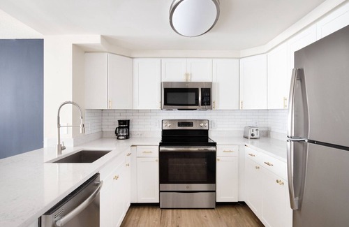 North Bethesda Apartment | Classic North Bethesda 1BR w/W/D, Pool & Gym, nr Metro, by Blueground