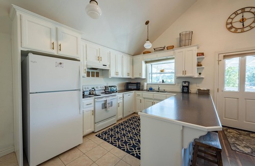 Templeton House | Classic Red Barn Loft w/Views in the Heart of Paso Wine Country & Pet Friendly!