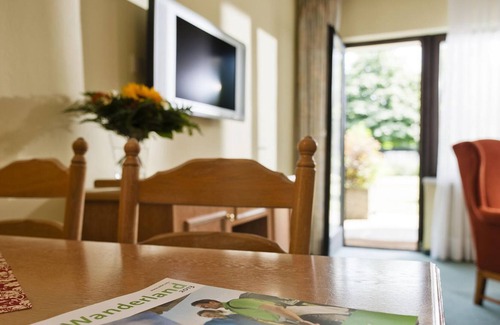 Eifel-Ferienpark Daun Apartment | Classic room (single) with balcony/terrace - Sporthotel Grafenwald