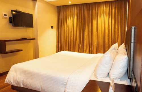 Karumom Hotel | Classic Sarovar Portico Thiruvananthapuram