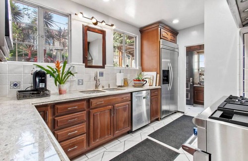 View Park-Windsor Hills House | Classic Spanish Art Deco House with Stunning Views