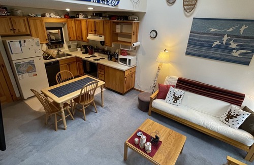 Carrabassett Valley Condo | Classic Sugarloaf slope side Condo near outdoor center trails and Snubber lift