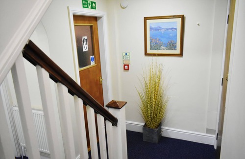 Little Hay Apartment | Classic Twin Room - Royal Square Hotel - Birmingham Airport & NEC
