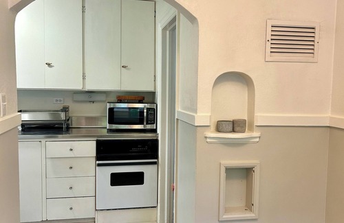 University District Apartment | Classic Victorian-Carriage House