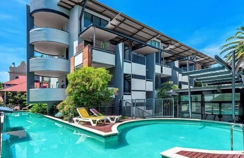 Bulimba Apartment | Classic Woolstore Apartment in Teneriffe