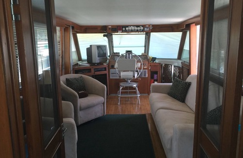 Orange Beach East Boat Rental | Classic Yacht Rentals at FloraBama
