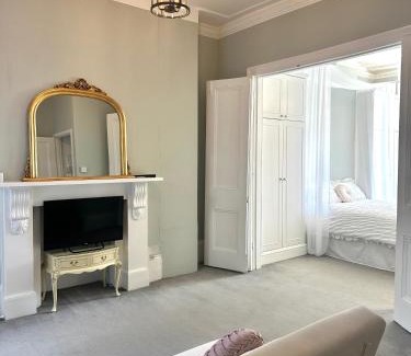 Oval Apartment | Classically Elegant Designer Apartment