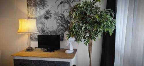 Postel Apartment | Classique Louise