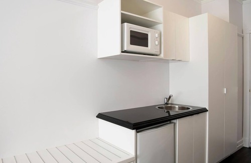 Spring Hill Hotel | Classy 1 BR Hotel Apartment Anzac Sq. Brisbane CBD